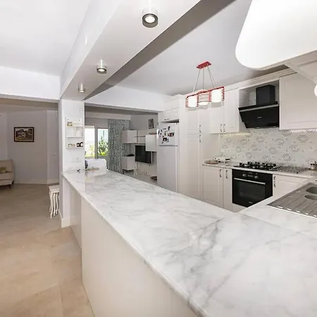 아파트 Charming Duplex With Pool And Stunning Mediterranean View In *
