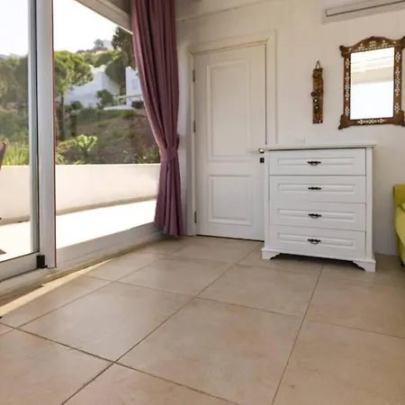 Charming Duplex With Pool And Stunning Mediterranean View In דירה